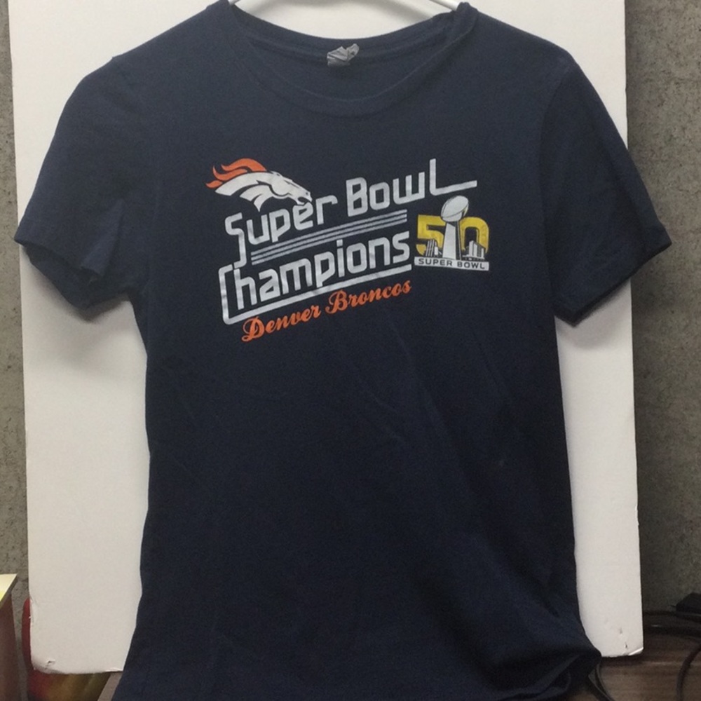 Woman’s small Denver broncos super bowl T shirt